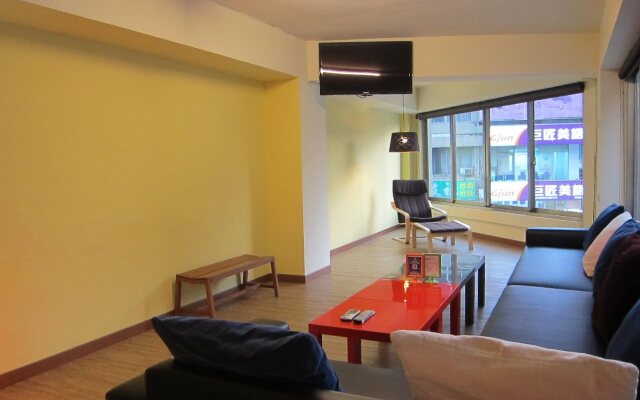 Tavern L Hostel