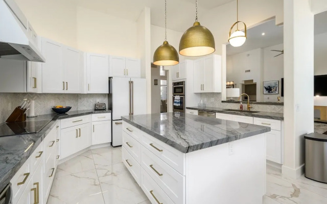 Casa Pinnacle 3 Bedroom Home by RedAwning