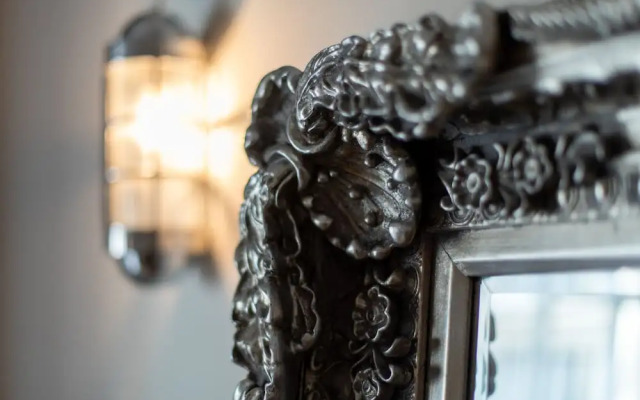 Linton Collection - The West Wing
