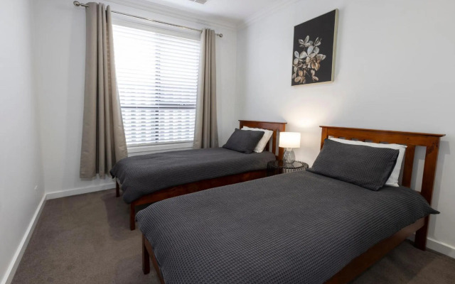 Cozy Getaway, King Bed with TV, NBN, Netflix, Nespresso