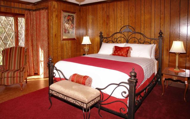 Tudor Inn Gatlinburg Bed and Breakfast