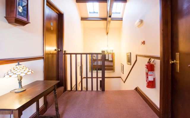 OYO Ye Olde Bowling Green Inn