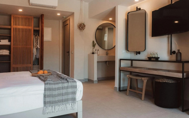 Eliros Mare Beachfront Poem Hotel
