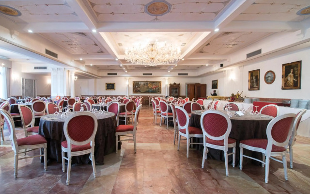 Delfino Beach Hotel