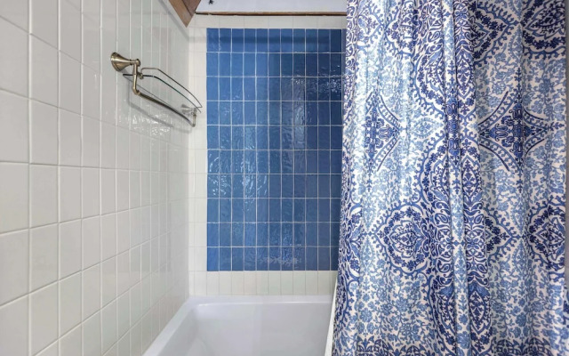 Sunrise Oasis - Enjoy Lakefront Living