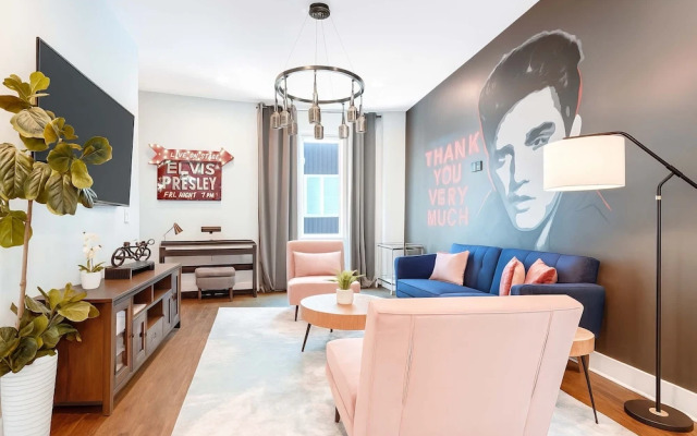 Elvis-themed 13 Beds Rooftop City Views