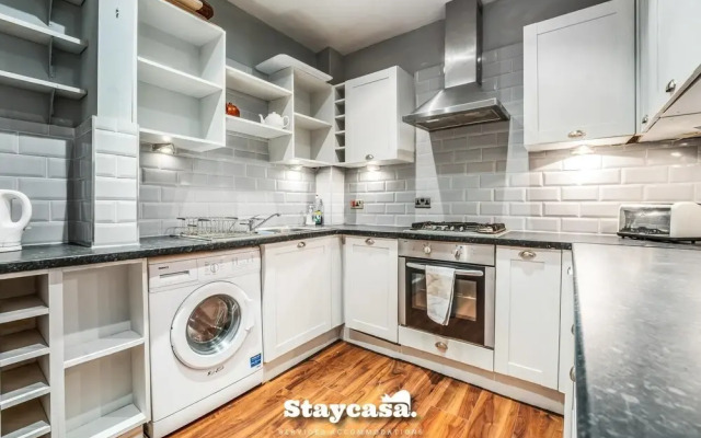 Stunning Artistic Hideout Perfect for Family