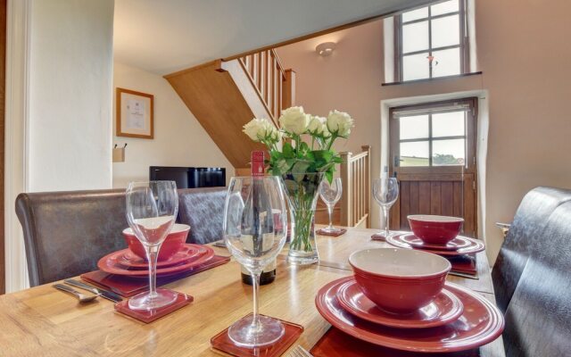Lovely Apartment in Converted, Stone Barn Located in Tiverton