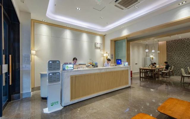 Shenzhen Mint International Apartment