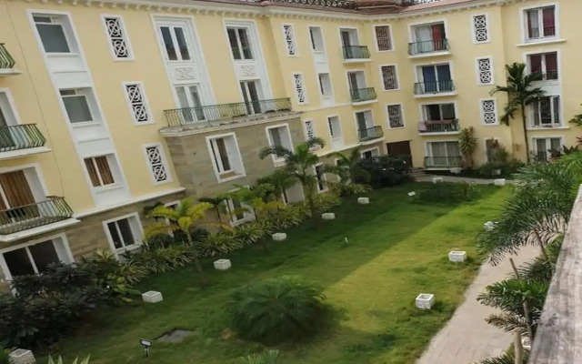 Pool View Apartment - Sunshine By Leela Homes