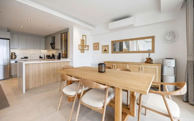 Stunning Villa With Private Pool and Luxuriest Views