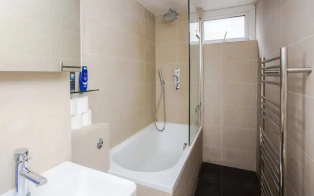 Spacious Central 3 Bedroom Apartment in Old Street