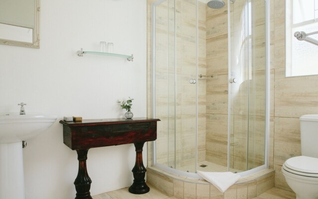 6 On Kloof Guest House