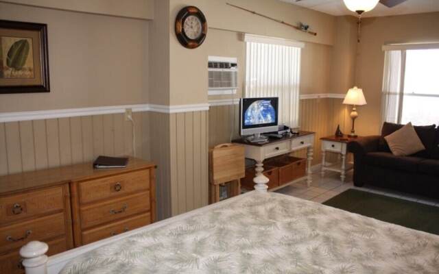 The Anna Maria Island Beach Paradise 10 - Studio condo by RedAwning