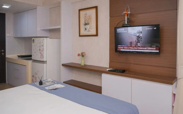 Restful Studio Room At Serpong Greenview Apartment