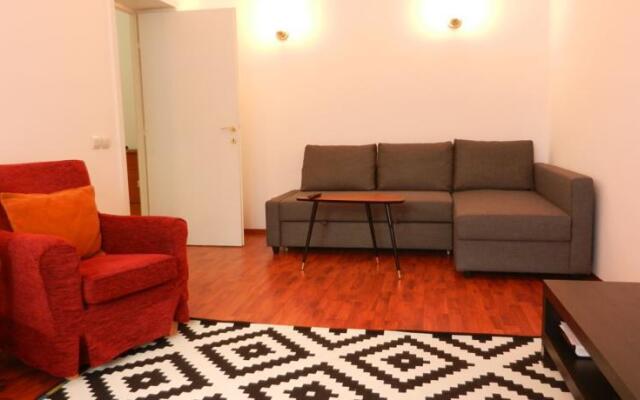 Redlotus Accommodation-Old City Inter2