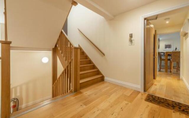 6 Sandy Lane