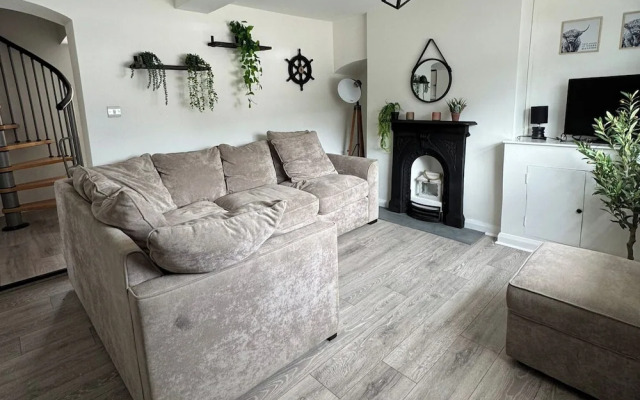 Charming Middlewich House - Sleeps 4