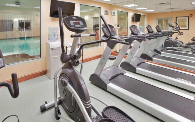 Holiday Inn Express Hotel & Suites Fredericksburg by IHG