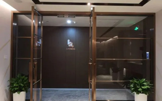 L+Snow Supreme Hotel