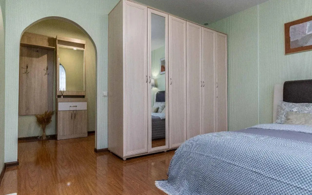 Rich House (Рич Хаус) на улице  Игоря Киртбая 18