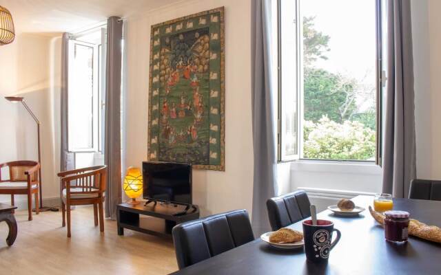 Spacious 3-bdr Apartment Near La Grande Plage