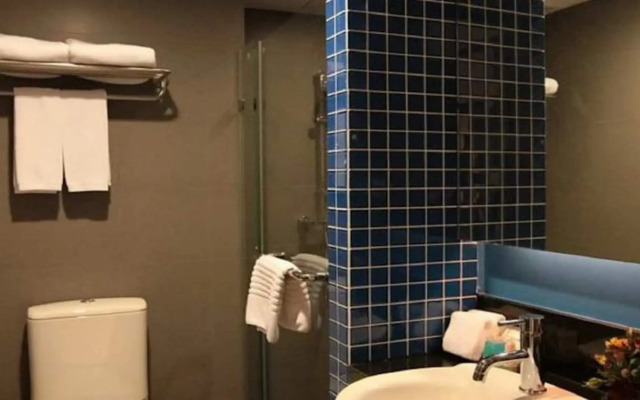 FX Hotel Metrolink Makkasan
