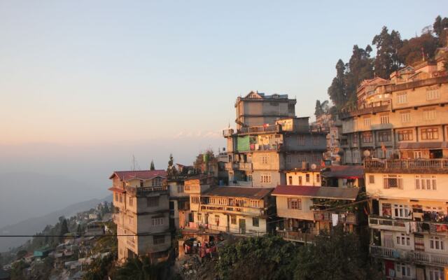 OYO 6692 Hotel Shanti Priya