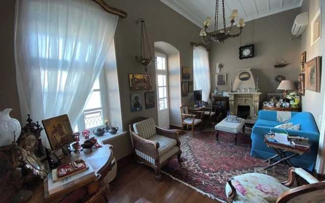 Seaside Neoclassical Property in Vaporia Ermoupoli