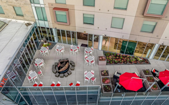 The Art Hotel Denver, Curio Collection by Hilton