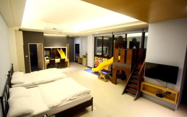 Rainbow Nest Fengyuan Museum