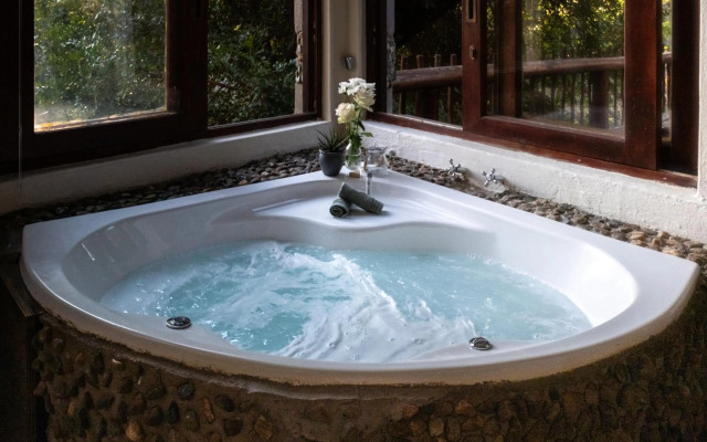 Leopard's Lair Bush Lodge