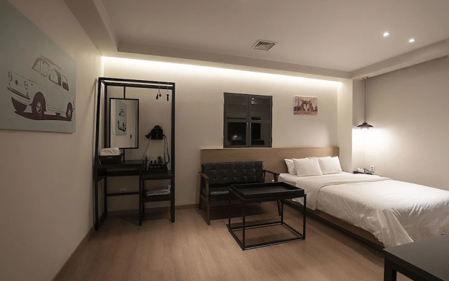Yellow 8 Hotel