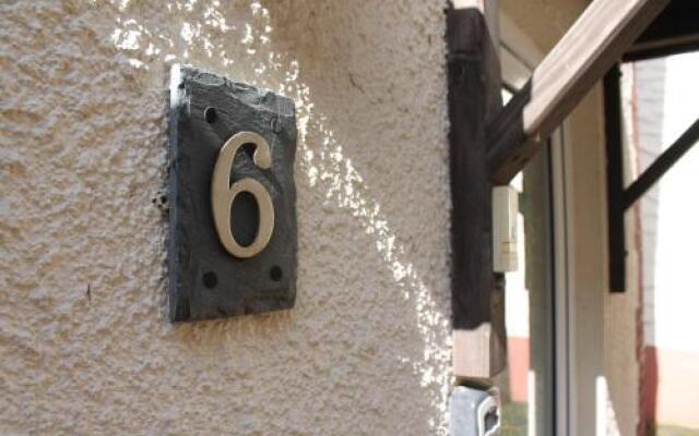 Number 6 Braeside Mews