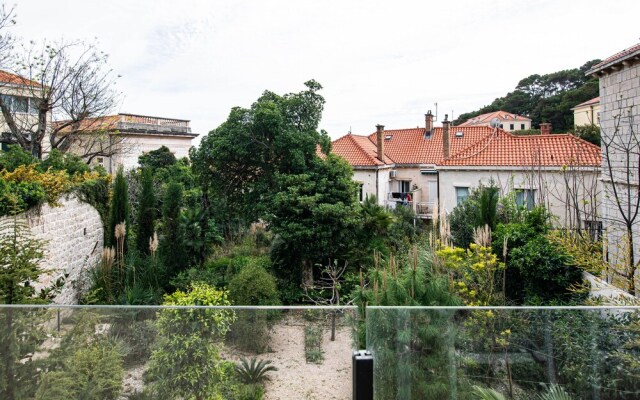 Secret Garden by DuHomes