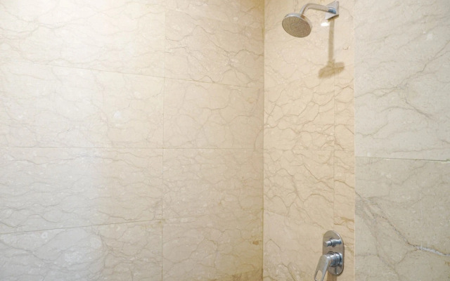 Luxurious 1BR @ L'Avenue Apartment near Sampoerna Universitas