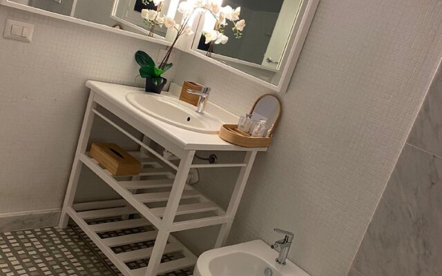 Gatto Bianco Le Mura