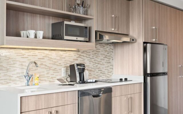 Element Hampton Peninsula Town Center