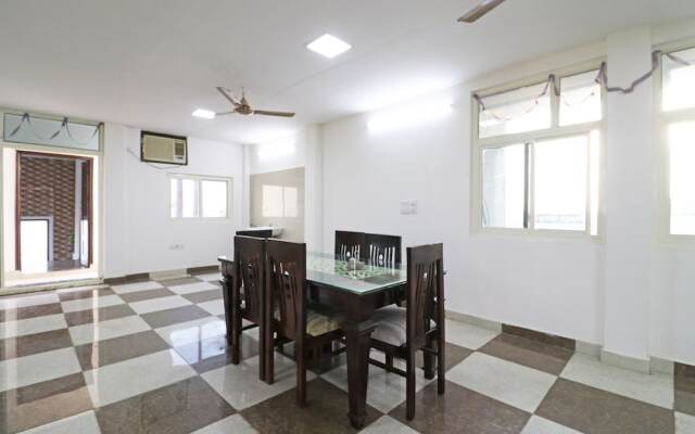 OYO 10810 Sangvi Palace