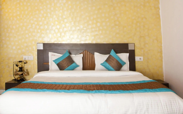Roomshala 100 Hotel Anand - karol Bagh
