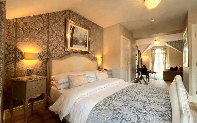 Bowness Bay Suites - Adults only