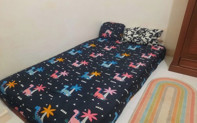OYO Life 93160 Kost Jenny Karawang