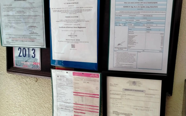 V.F. Riton Apartelle