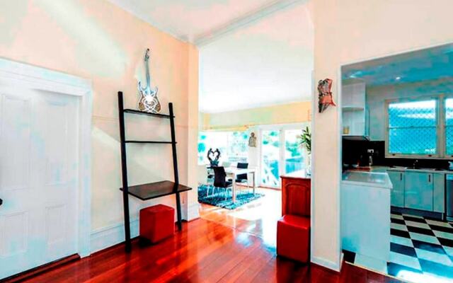 Heritage and Charming House in Subi – Guest Rooms – Perth