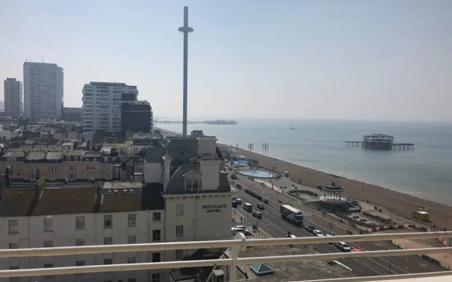 2 Bedroom Flat With Stunning Sea Views and Balcony