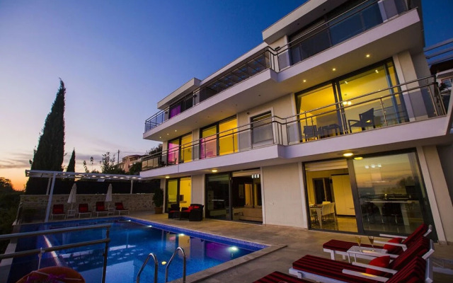 Villa Merak by Akdenizvillam