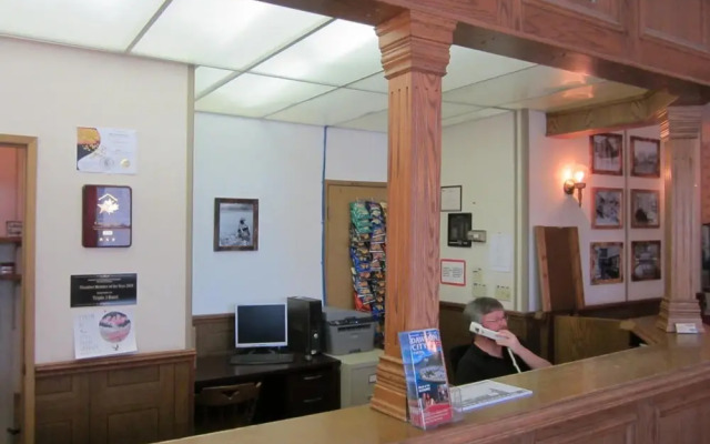 Triple J Hotel & Cabins