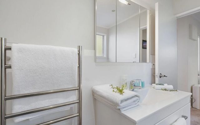 Bright & Sunny Meadowbank - Gardens