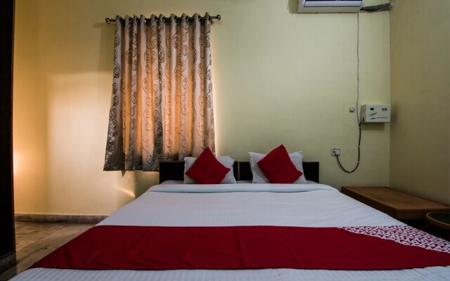 OYO 24087 Viraj Hotel