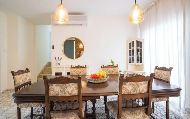 Supreme 4BR Villa With Garden & Sea View